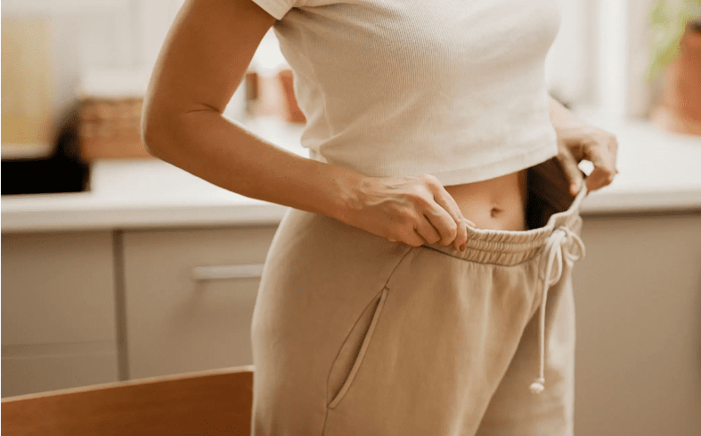 A women checking her outfit